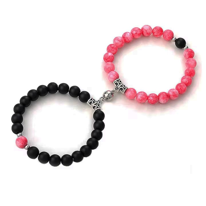 Set 2 bratari cuplu cu inimioara magnet, unisex, prietenie, cu elastic, neagra si roz-rosu