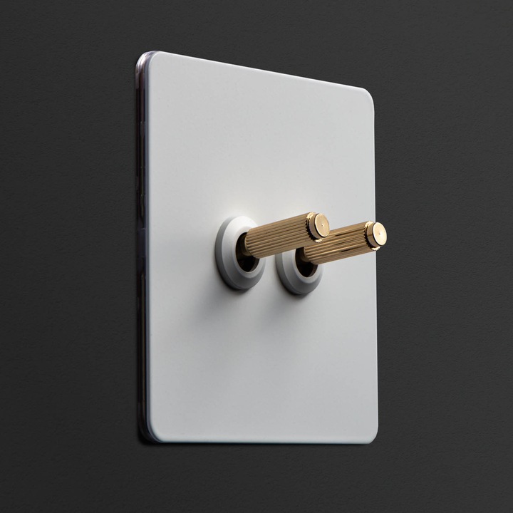 Intrerupator metalic RetroSwitch Lux - Comutator Vintage cu Detalii Stripe, 2 Gang 2 Way, Finisaj Alb Mat