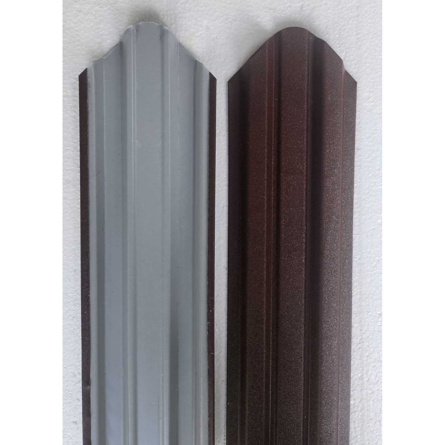 Sipca metalica gard, ral 8019/7047 maro texturat/gri deschis