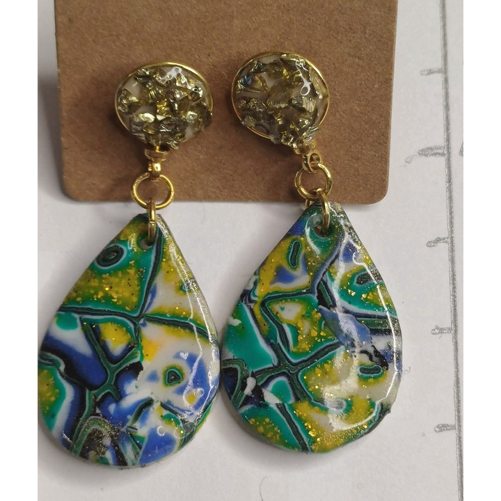 Cercei cu surub aurii cu model din pasta polimer