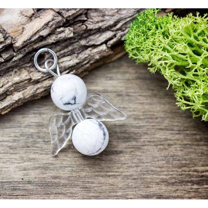 Висулка от минерал хаулит „Ангел на постоянството“