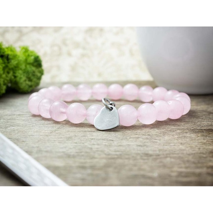 Гривна от минерал розов кварц във формата на сърце