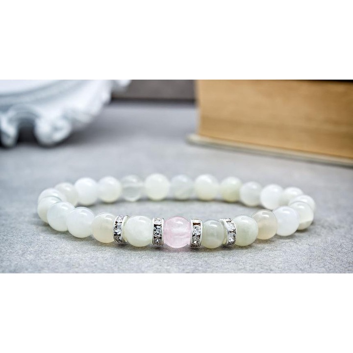 Гривна от розов кварц и лунен камък, повишаваща плодовитостта