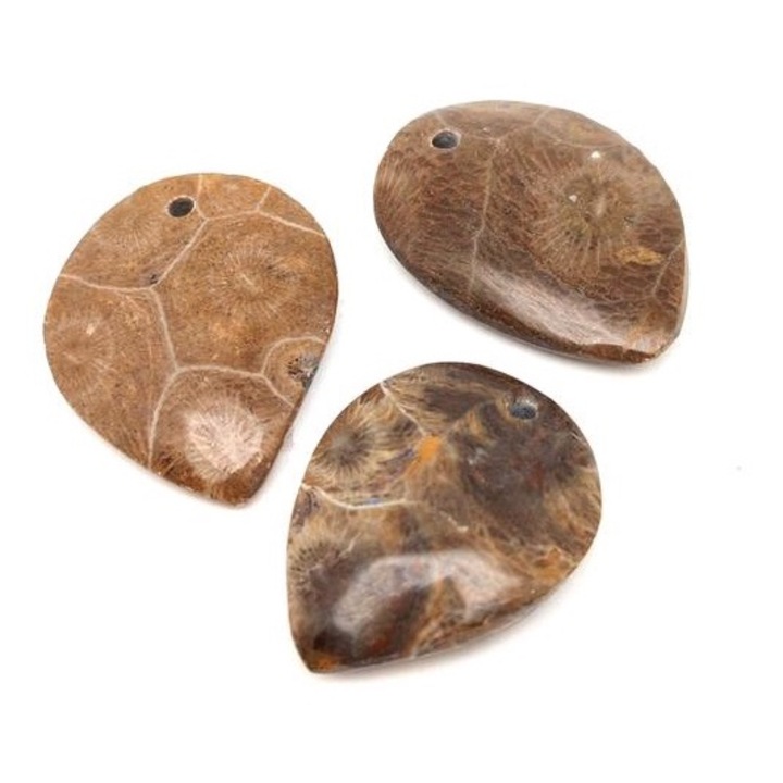 Висулка коралова капка 3x4см