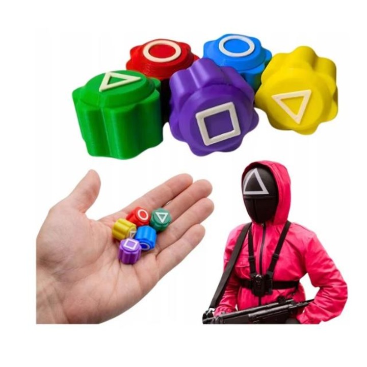 Комплект от 5 разноцветни фигури и кафява дъска, Squid Game