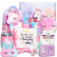 Set Cadou Fetite, 10 Piese Premium - Cadonique® - Magia Unicornilor - Jucarii si Cadouri pentru Copii, Fetita de 4, 5, 6, 7, 8 Ani - Patura Fosforescenta Unicorn, Cana Termos din Inox, Geanta de Umar, 3 Bratari - Ambalat in Cutie Draguta pt Fete – Roz/Mov