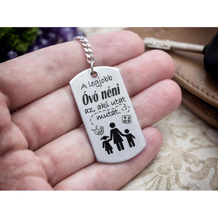 Cea mai buna educatoare de gradinita este cea cu un pandantiv la breloc