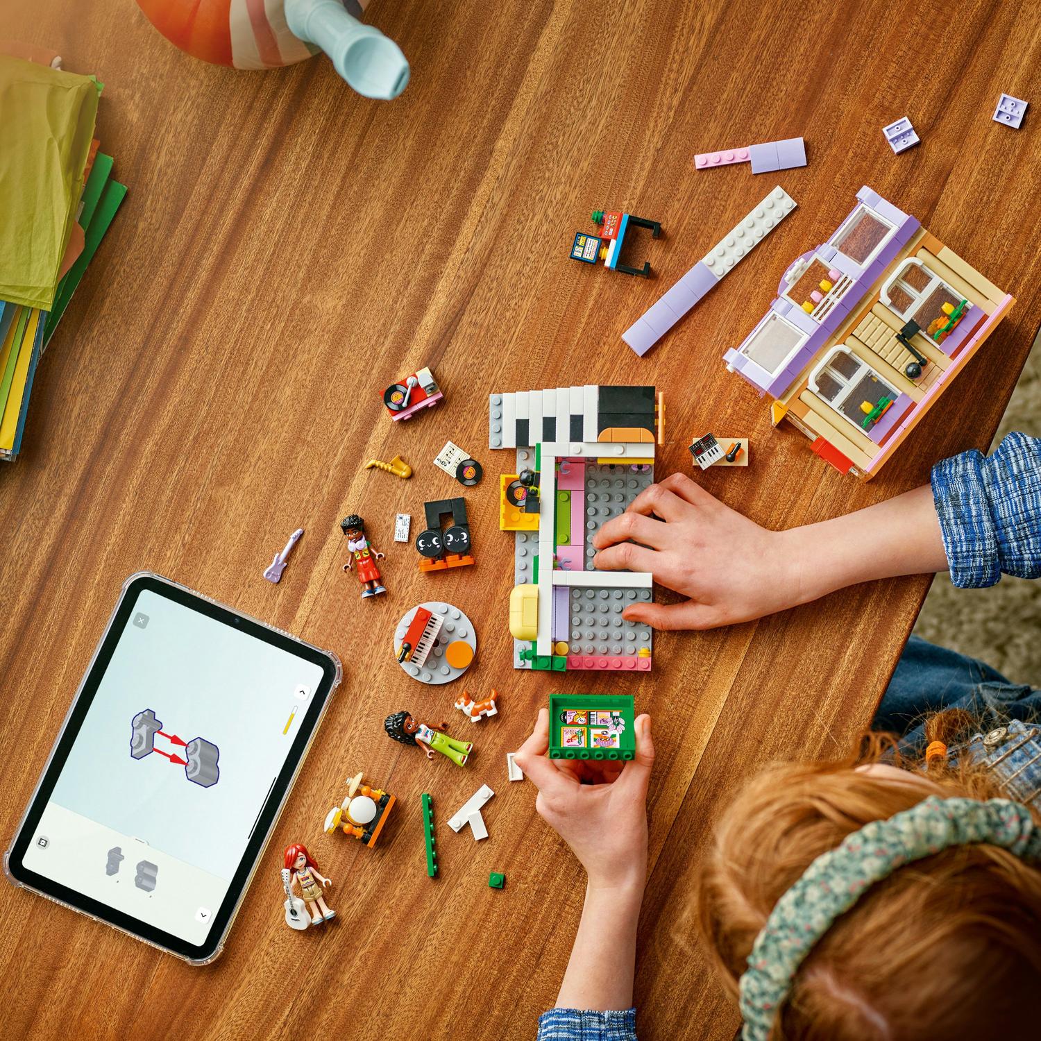 LEGO® Friends - Magazin de muzica si apartament 42653, 483 piese