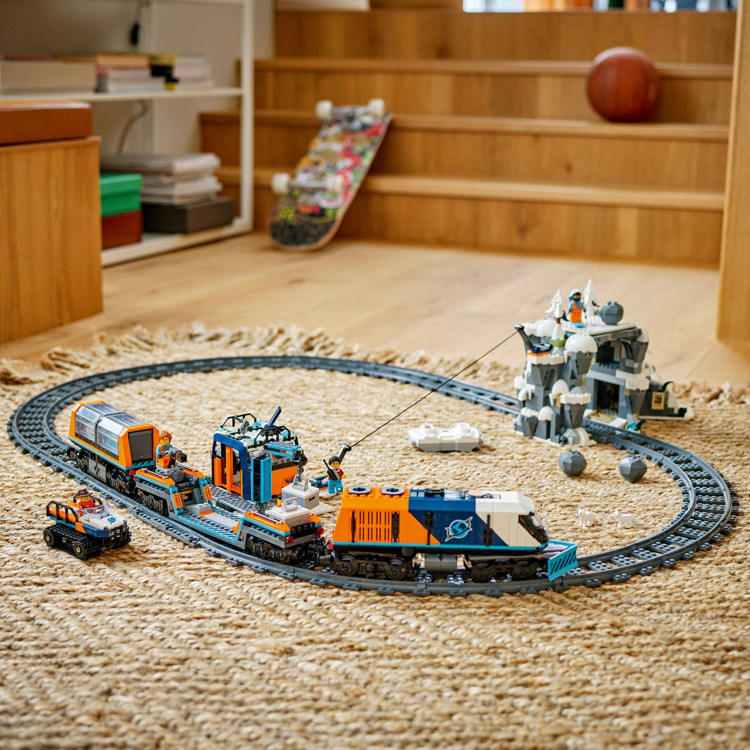 LEGO® City - Trenul expres al exploratorilor spre Polul Arctic
