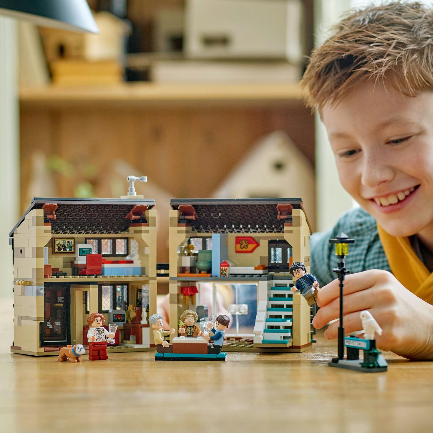 LEGO® Harry Potter™ - Privet Drive: Vizita matusii Marge 76451
