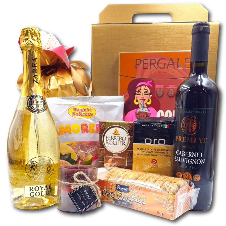 Pachet cadou de sarbatoare, CADOURI PREMIUM®, model Sparkling Joys, cu spumant Zarea Royal Gold infuzat cu aur 23k, vin rosu Premiat, cafea italiana, surprize dulci si accesorii pentru momente speciale