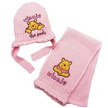 Set caciula si fular, Disney Winnie The Pooh, Roz, 44 cm Set caciula si fular, Disney Winnie The Pooh, Roz, 44 cm