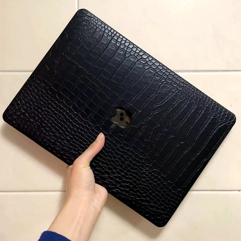 Husa din piele sintetica cu textura premium Crocodile pentru MacBook Air 13 inch (2022/2023/2024/2025) M2/M3/M4 (A2681/A3113/A3240), husa slim stilata, husa pentru laptop, stil business, negru