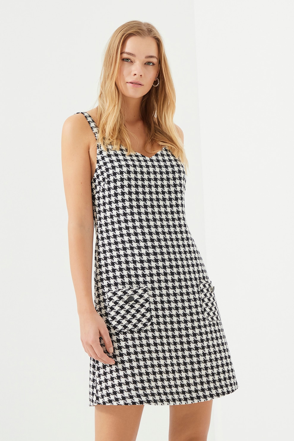 Just Like You, Rochie mini fara maneci, cu croiala in A si buzunare aplicate, Alb, Negru, 38