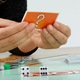 Joc de societate Monopoly - Clasic, Joc de strategie pentru copii 8+, 2-6 jucatori, joc de familie pentru copii si adulti
