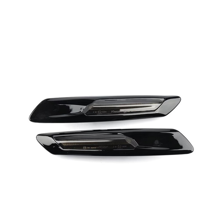 Set 2 semnalizari laterale/aripi BMW E60, E61, E90, E91, E81, E82, E88 negru lucios cu sticla fumurie (semnalizare normala)