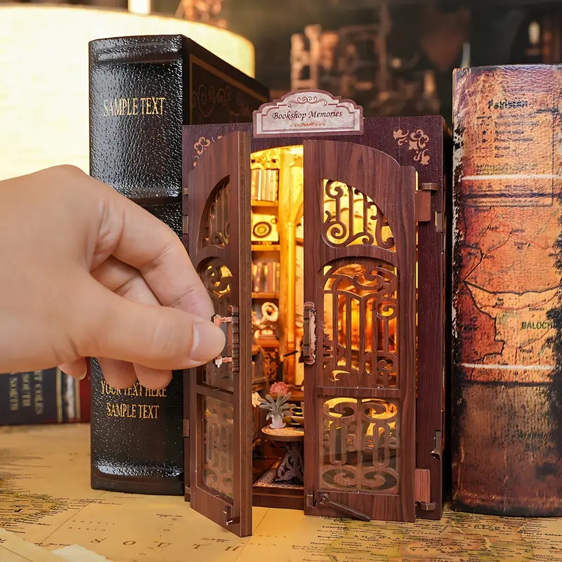 Set puzzle 3D Book Nook The Tree of Wisdom, separator de carte