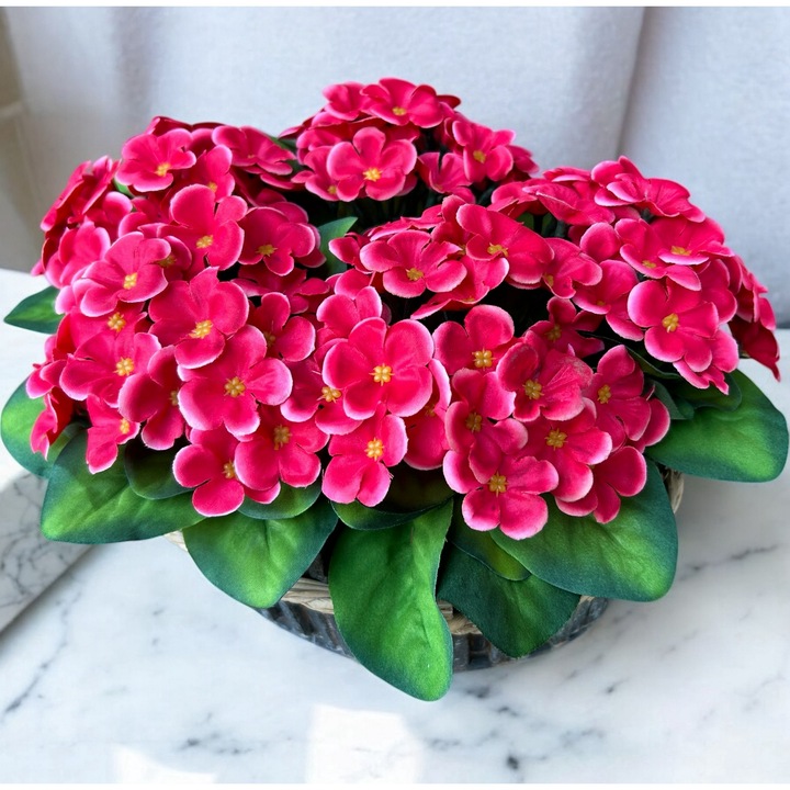 Cos oval din lemn cu violete africane de parma, Dady, aranjament floral cu flori artificiale rosu corai, 33x26x20 cm