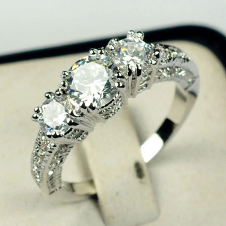 Inel argintiu cu trei diamante, bijuterii dama, set, dimensiuni 5-10