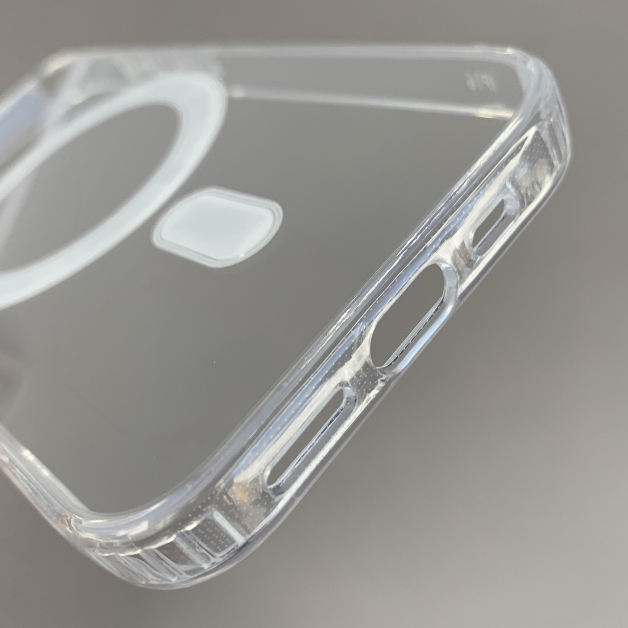 Husa protectie Mat-Tech compatibila cu iPhone 16, MagSafe, Protectie Camera, Colturi anti-soc, Decupaje Precise, Rezistenta la impact, Transparenta