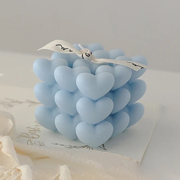 Lumanare Parfumata Decorativa, OEM, Model Abstract Cub din Inimioare, Lumanare pentru Diferite Ocazii, 6 x 5.5 cm, Aroma de Clopotel de Vant, Albastru