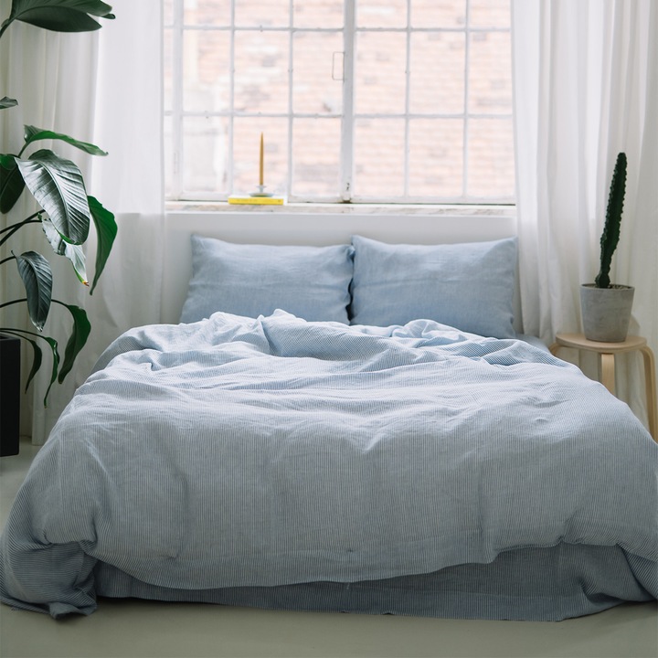 Set asternut de pat, 100% in european prespalat, Ocean Blue Small Stripes, husa pilota 280x260, cearsaf flat 300x280, 2 fete de perna 50x70