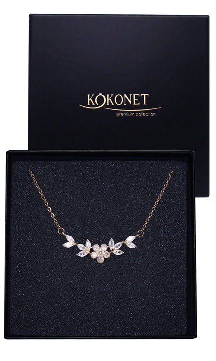 Colier din aur, floral cu frunze, delicat, pe un lant, bijuterii GOLD