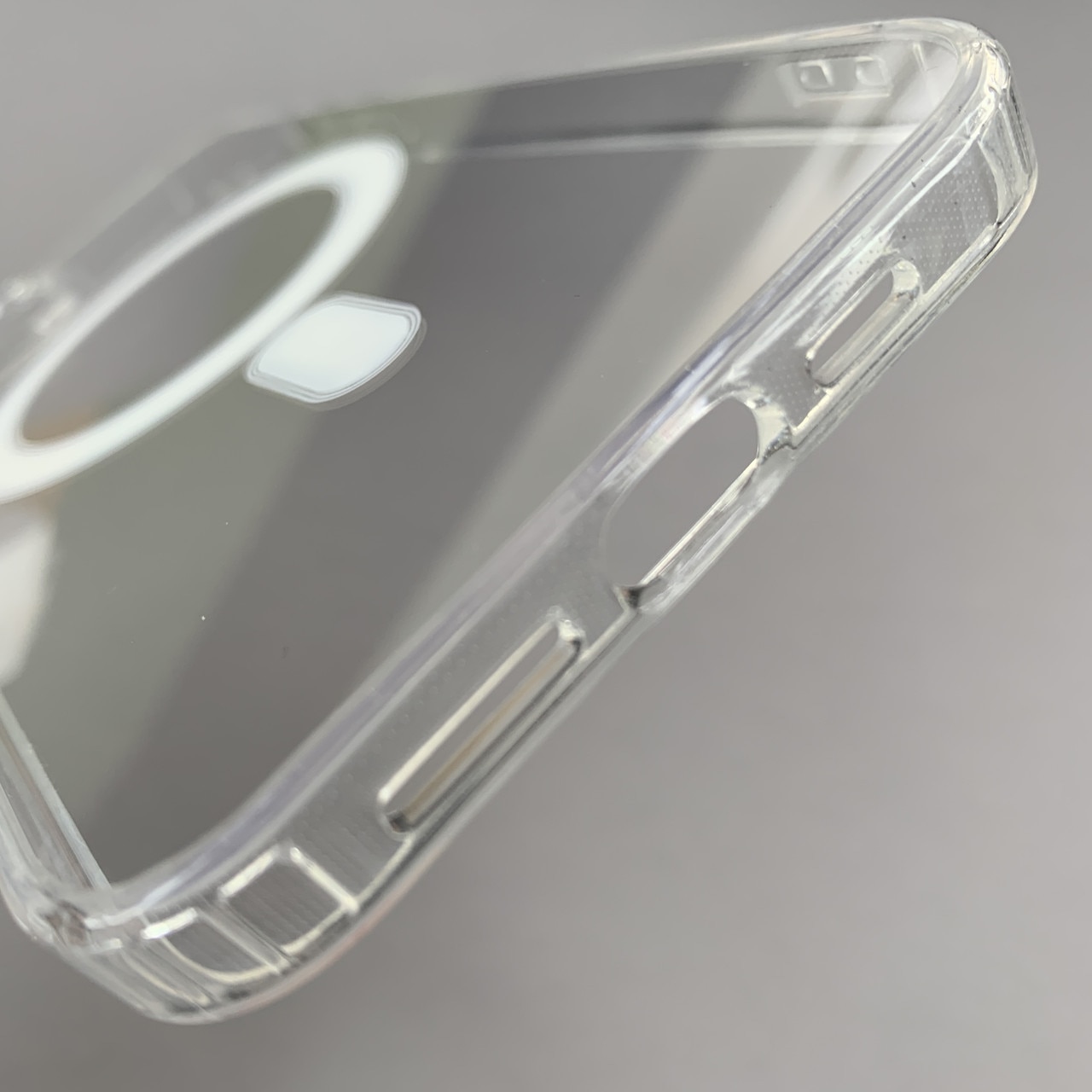 Husa protectie Mat-Tech compatibila cu iPhone 12 / 12 Pro, MagSafe, Protectie Camera, Colturi anti-soc, Decupaje Precise, Rezistenta la impact, Transparenta