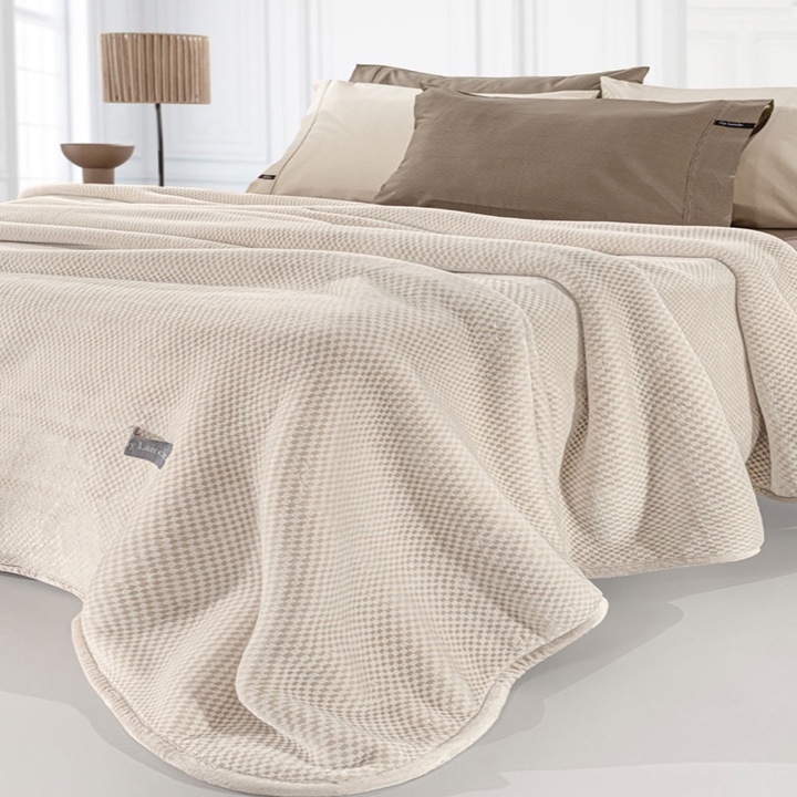 Set cuverturi Guy Laroche, 1x160x220cm, 1x220x240cm, multicolor