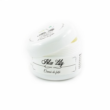 Crema de fata Blue Lily cu ulei de cocos organic, 100 ml Crema de fata Blue Lily cu ulei de cocos organic, 100 ml