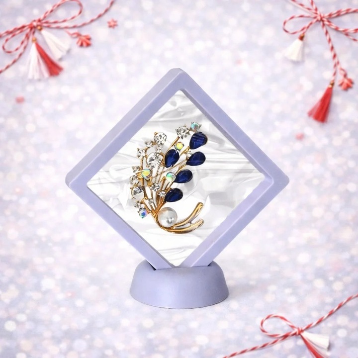 Martisor brosa Pearl Bouquet, cu cristale si perle artizanale, in suport elegant, Bleumarin, Velve