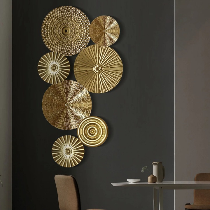 Decoratiune perete metalica rotunda, auriu, 15x15cm sau 25x25cm, stil abstract