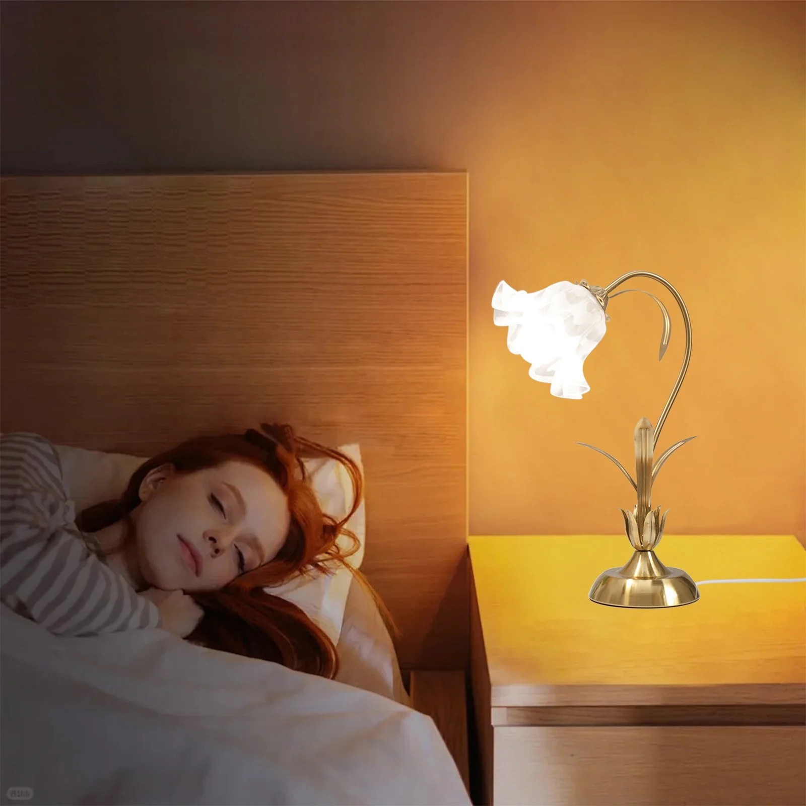 Veioza vintage cu flori, iluminare prietenoasa cu ochii, metal