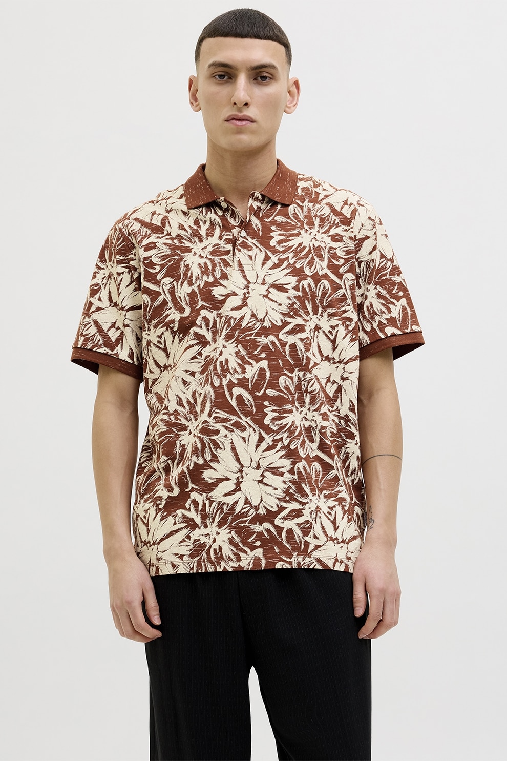 Jack & Jones, Tricou din amestec de bumbac cu imprimeu Split, Maro cognac, Alb fildes, XL