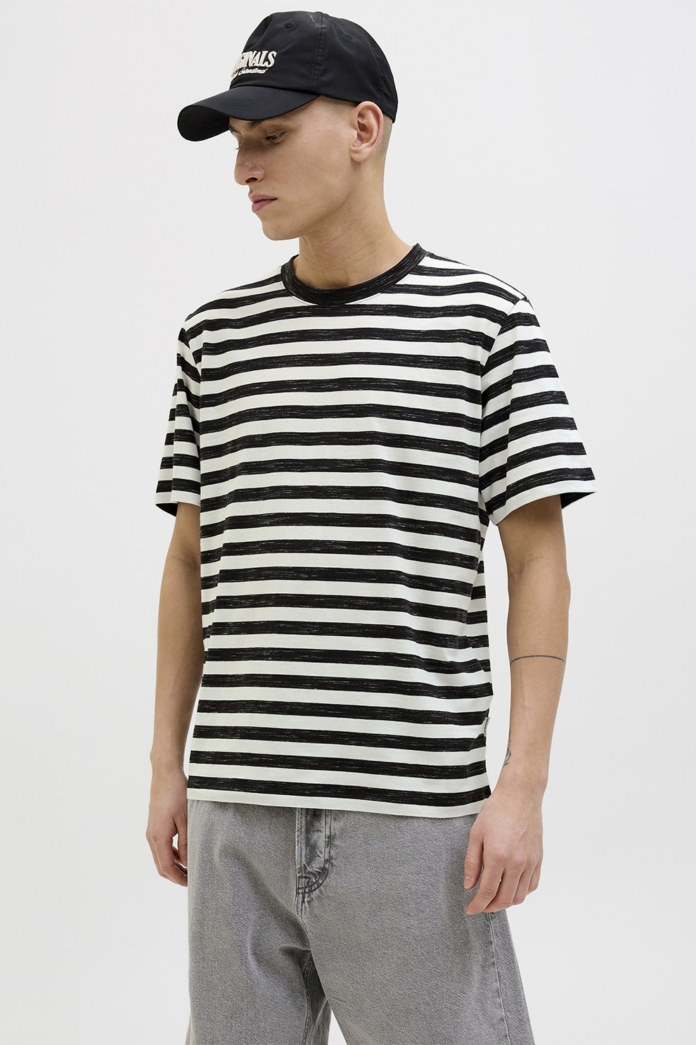 Jack & Jones, Tricou cu decolteu la baza gatului si model in dungi, Negru stins, Alb optic, M