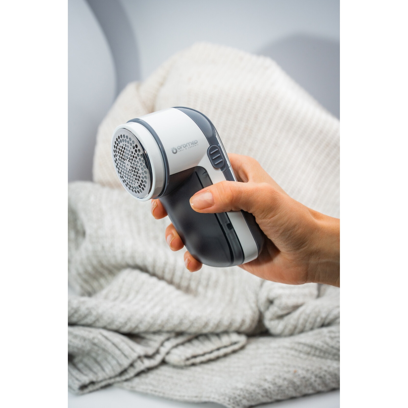 Aparat electric pentru tesaturi OROMED ORO-SHAVER, 3W, design compact, gri