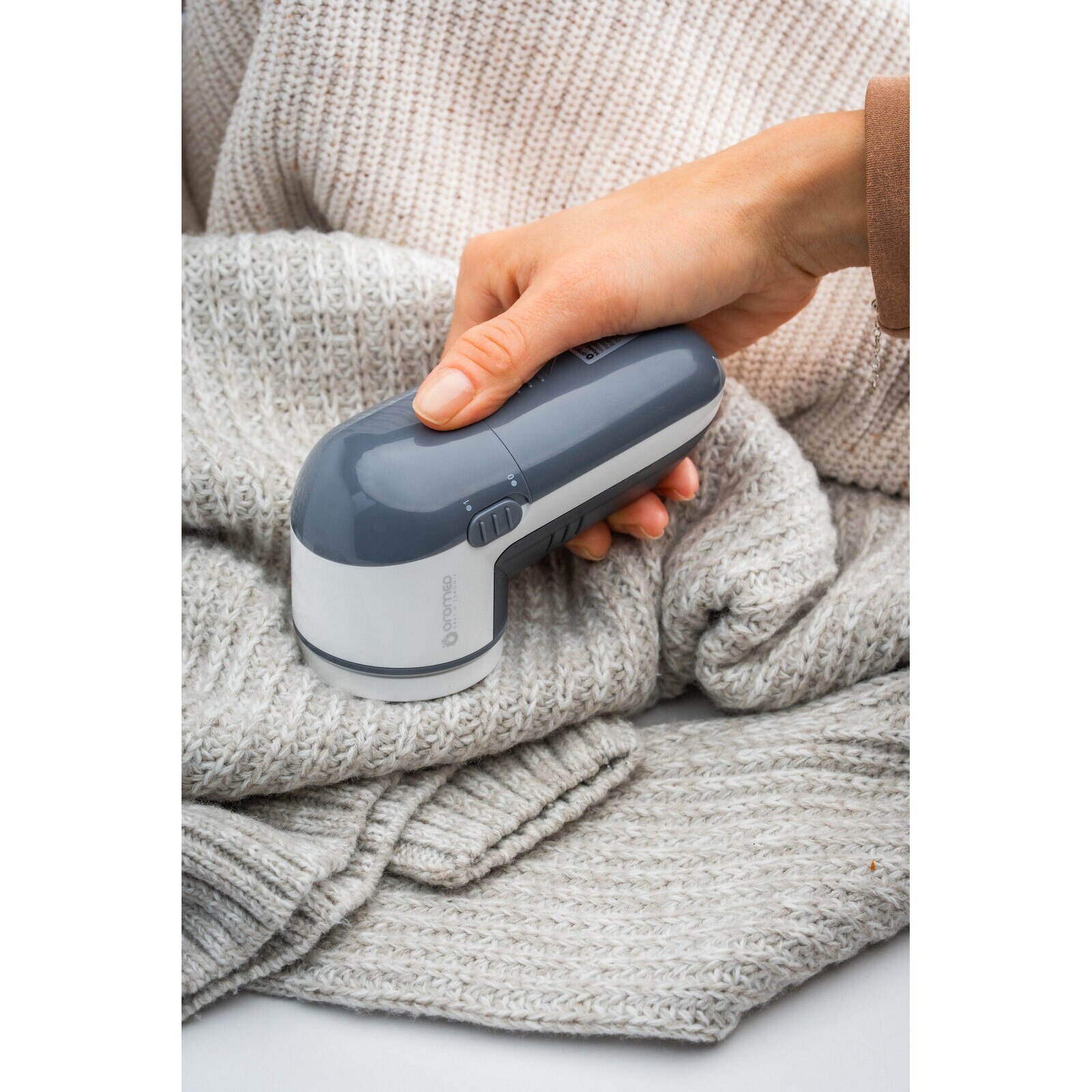 Aparat electric pentru tesaturi OROMED ORO-SHAVER, 3W, design compact, gri