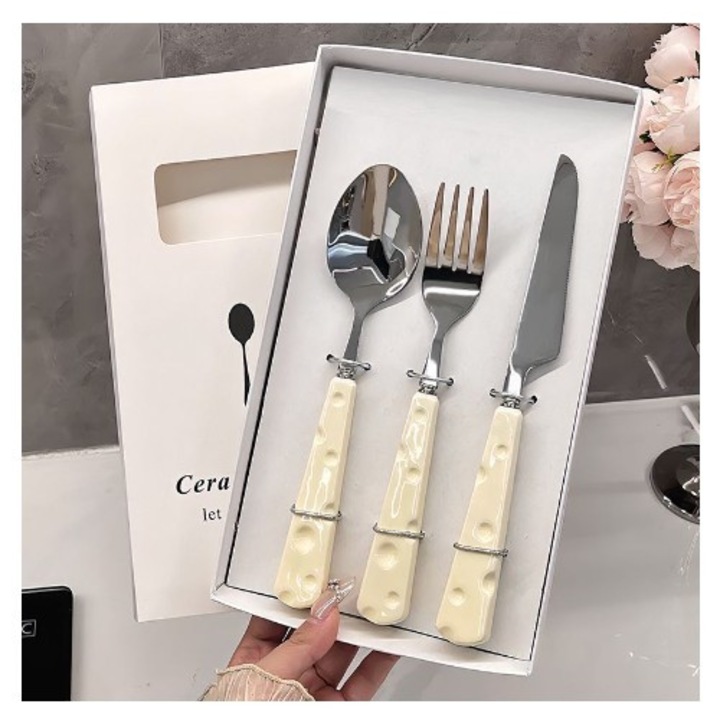 Комплект прибори от Fitilomania, 3 части, Лъжица, вилица, нож, Италиански стил, Пластмасови дръжки, Инокс, Златист