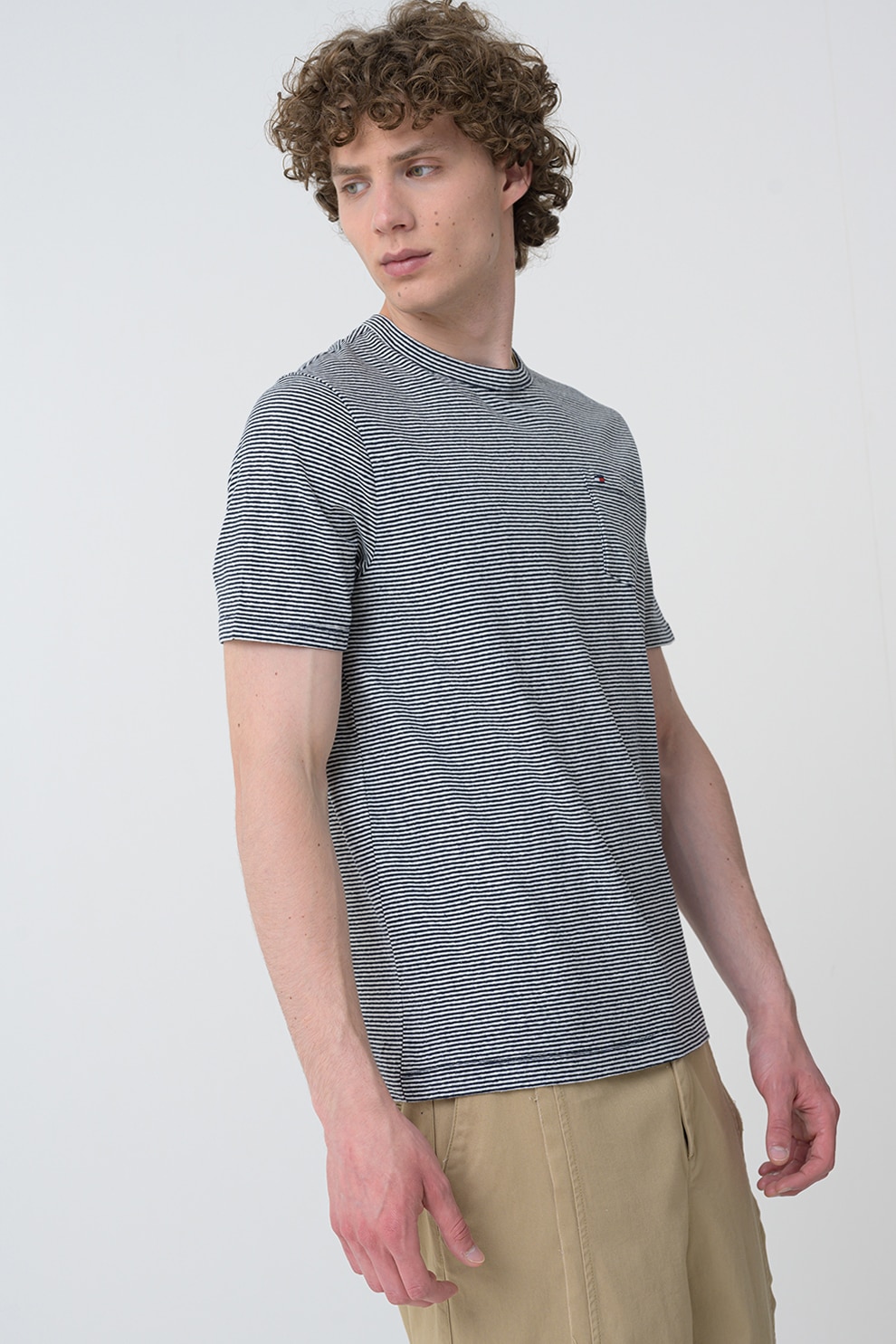 Tommy Hilfiger, Tricou din amestec de in cu dungi, Alb murdar, Bleumarin, L