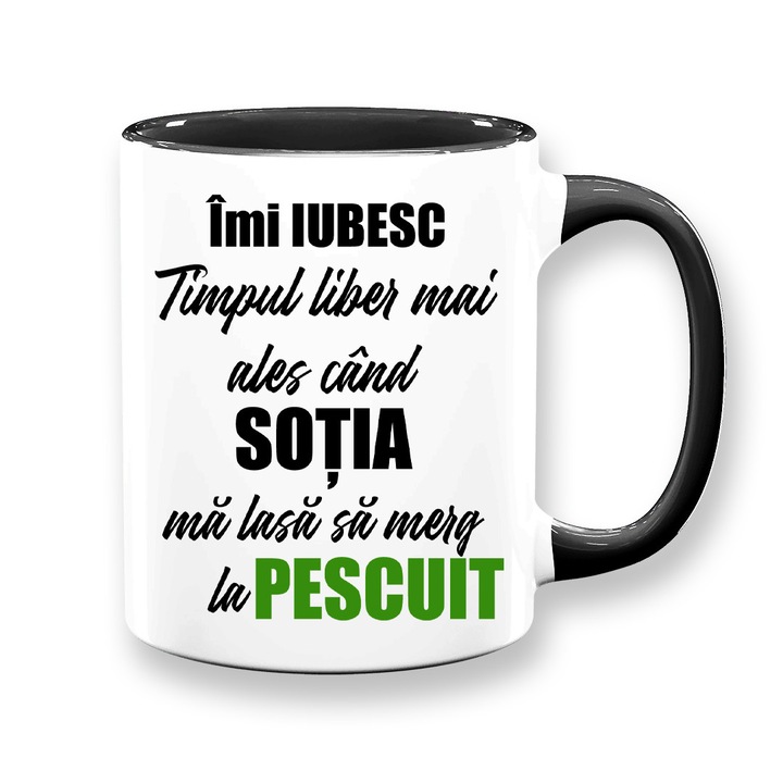 Cana personalizata cu mesaj:"Imi iubesc timpul liber mai ales cand sotia ma lasa sa merg la pescuit ", Betaprint, alba cu interior si maner negru, 330ml