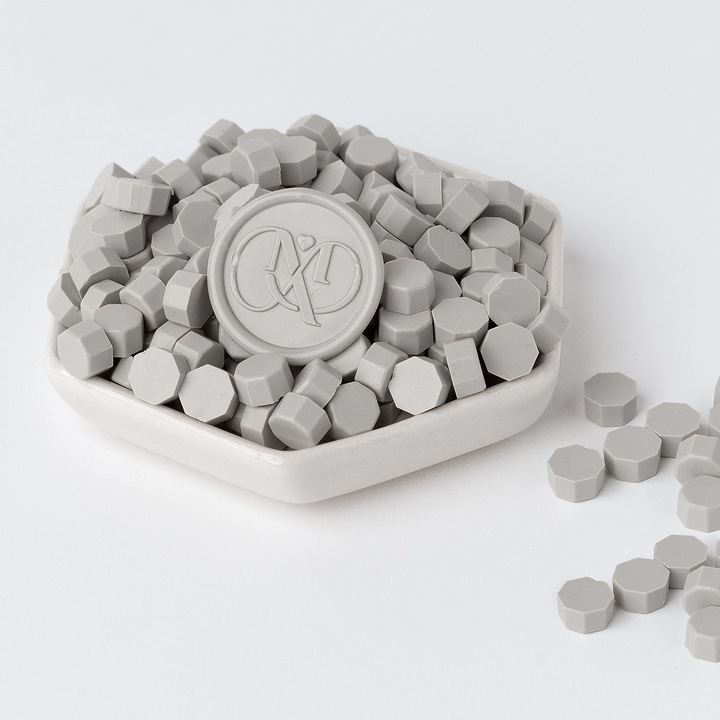 Granule ceara pentru sigilii de ceara, Mariart, culoare Alb cenusiu pentru invitatii nunta, botez, artizanat, plicuri, papetarie evenimente, cantitate pentru 15 sigilii