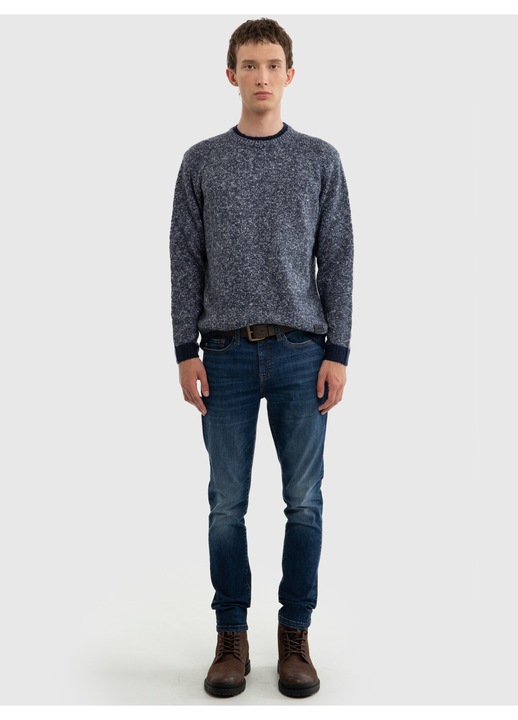 Pulover cu decolteu la baza gatului Softon 403