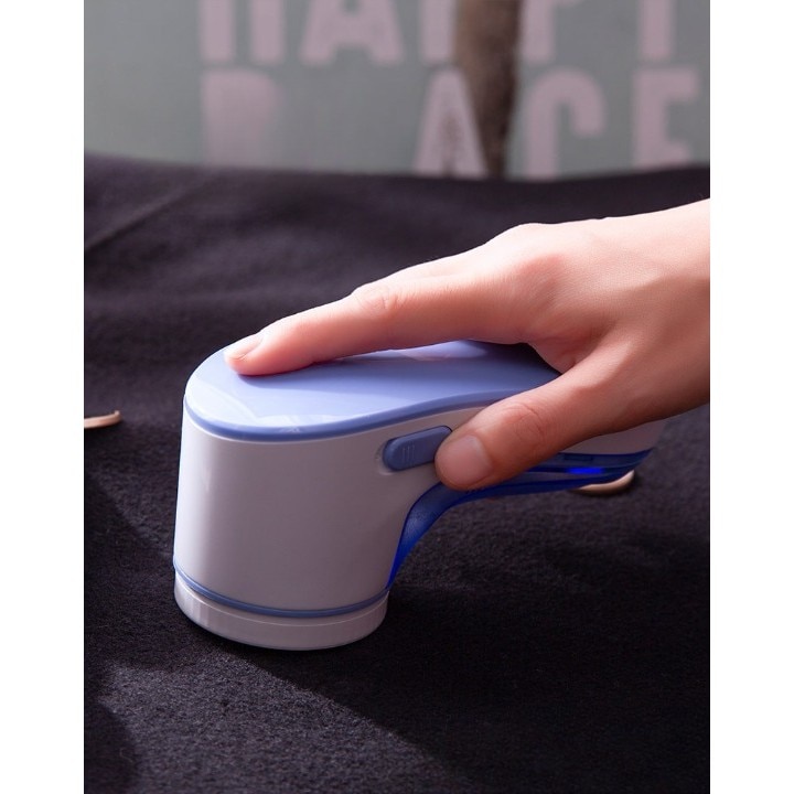 Aparat Pentru Curatat Scame, Par Si Praf, By Fitilomania, Pentru Diferite Tipuri De Material, Cu Lame Din Otel Inoxidabil, Incarcare Prin USB Type-C, Cu Perie De Curatare si Cablu USB Incluse, Albastru, 15 x 7 cm