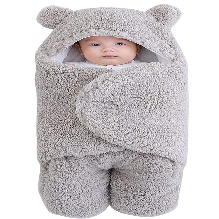 Paturica bebelusi gri 84x70cm fleece cu gluga si picioare