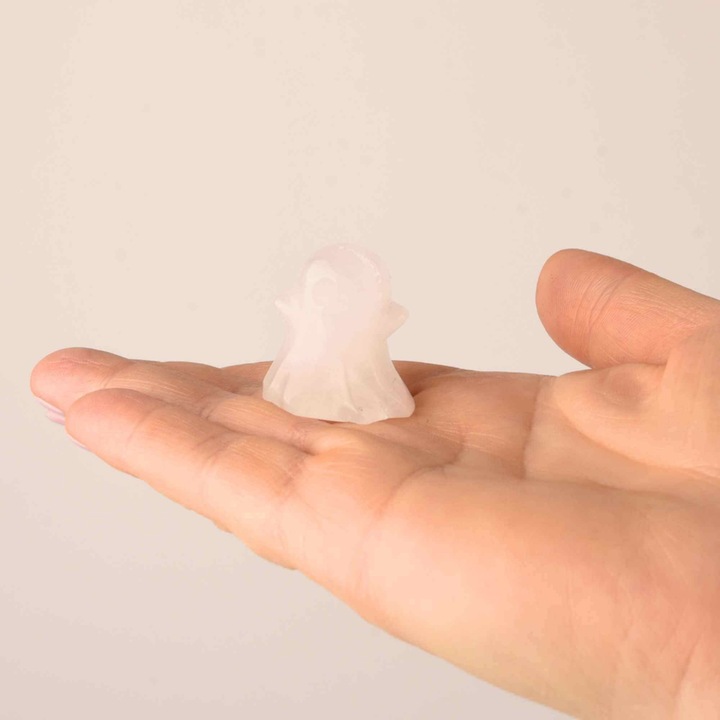 3,5 cm-es figura szellem alakban obszidián féldrágakőből, kézzel faragott