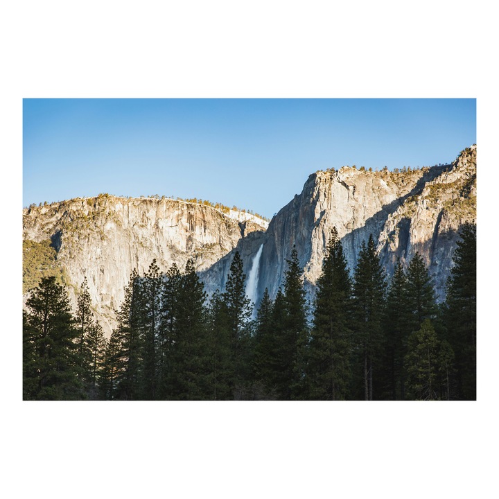 Картина на платно, "Водопад сред светещи скали", Вода, Водопади, Борове, Планина, Небе, Синьо, Природа, Пейзаж, 39 x 26 см