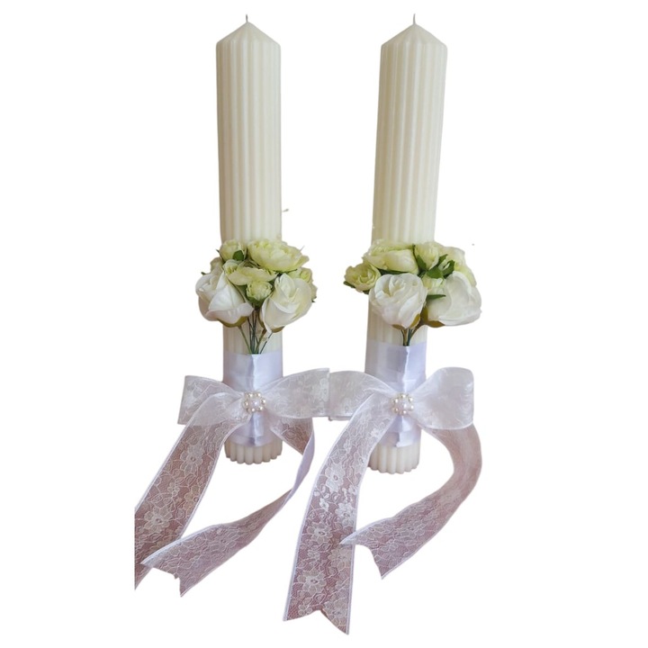 Set 2 lumanari canelate, nunta, Lumanarela, Alb, 6x41 cm, decorate cu flori artificiale albe, verzui, cu panglica din dantela