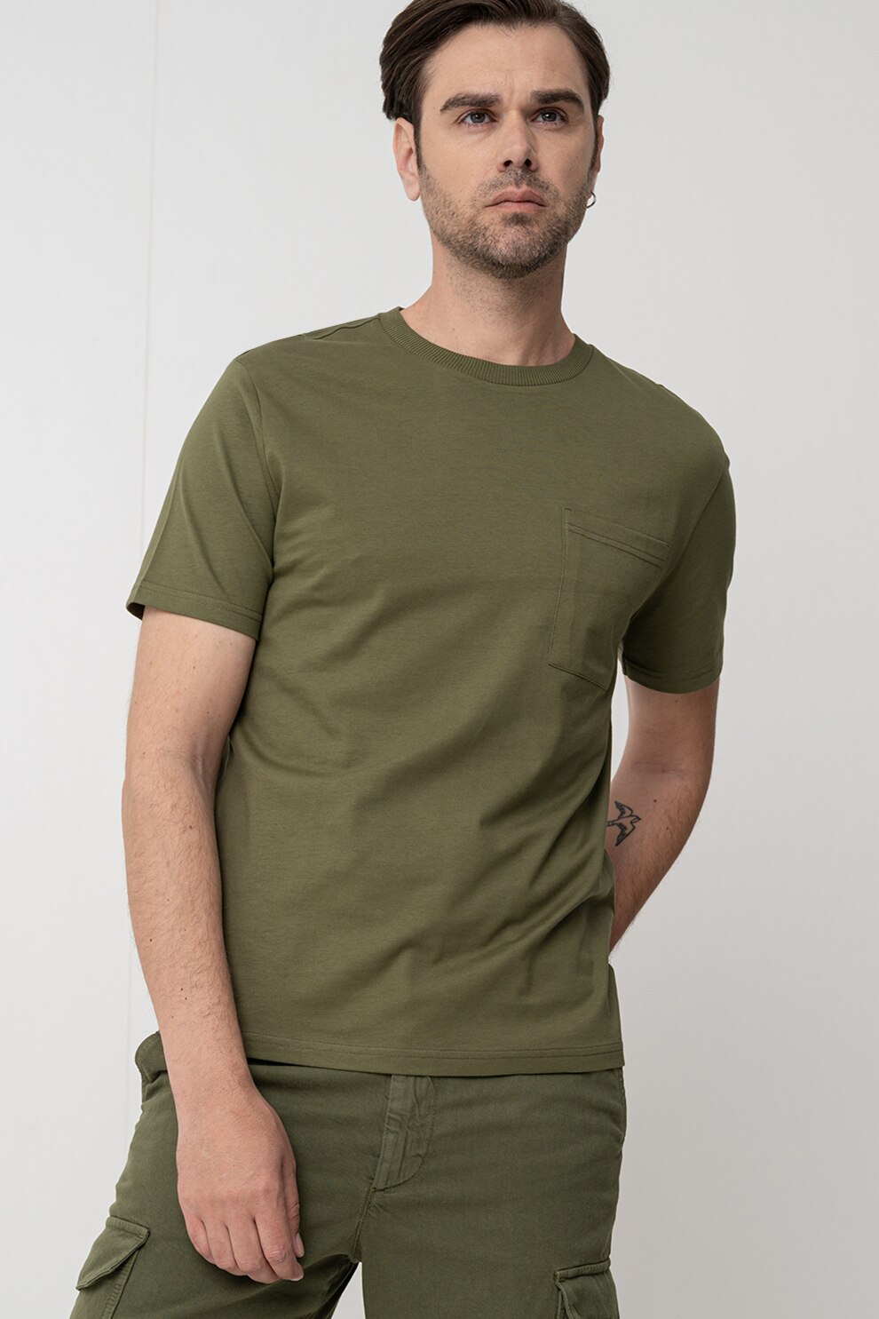 United Colors of Benetton, Tricou cu decolteu la baza gatului si buzunar pe piept, Kaki, M