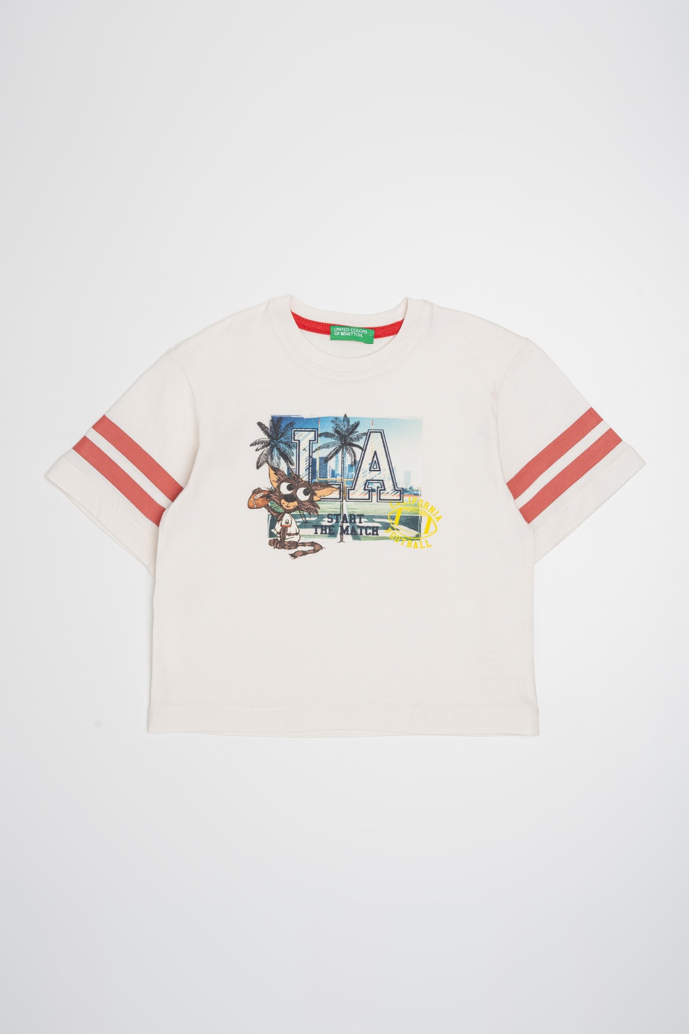 United Colors of Benetton, Tricou cu decolteu la baza gatului si imprimeu grafic, Alb fildes, Rosu stins, 90 CM