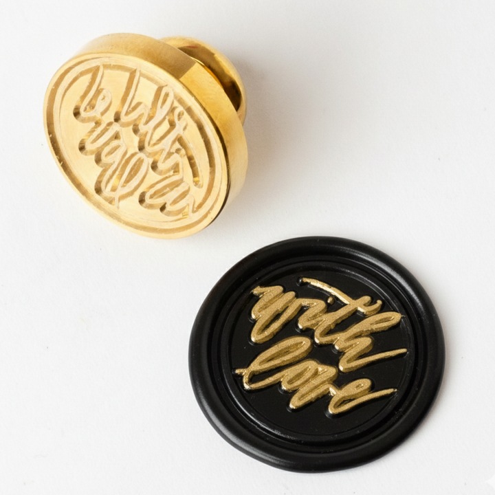 Stampila pentru sigilii de ceara, Mariart, model With love, capat din alama, diametru 2.5cm, antiaderenta, pentru invitatii nunta, botez, artizanat, plicuri, papetarie evenimente